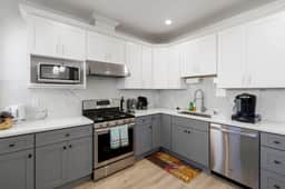 Modern 2Bed 2Bath w/ parking in Excelsior District - Image 5