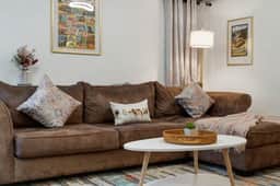 Beach Block 2BR Retreat w/ Palm Courtyard • Walk to Ocean • Near SF - Image 5