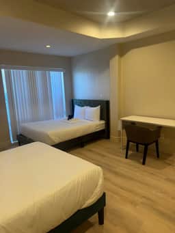 Private RM 2 full beds private 1/2 bath - Image 3