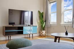 Private Room with Queen bed. - Image 4