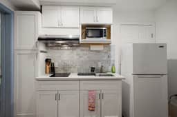 Modern 1BR Suite w/ Private Entry • Near SFSU, Park & Transit - Image 4