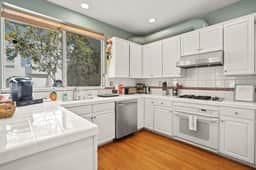 Beautiful Spacious 4BR House in Silver Terrace w/ Secured Parking Near SFO & Downtown San Francisco - Image 2