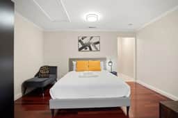 Cozy Private Studio with Full Bathroom - Image 2