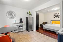 Cozy Private Studio with Full Bathroom - Image 5