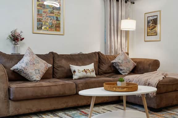 Beach Block 2BR Retreat w/ Palm Courtyard • Walk to Ocean • Near SF - Image 5