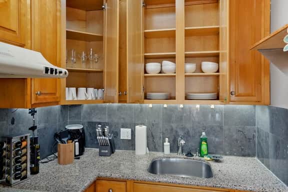 Private Queen Size Room in SF - Image 2