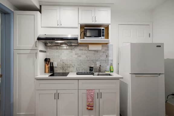 Modern 1BR Suite w/ Private Entry • Near SFSU, Park & Transit - Image 4