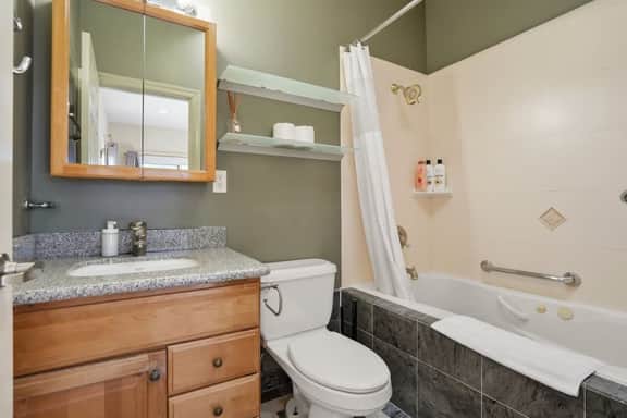 Private Room with Queen bed SF - Image 4