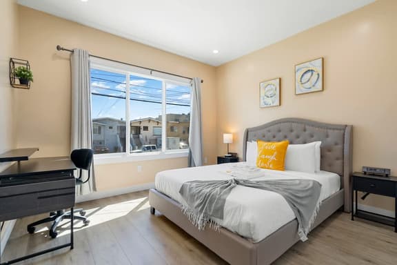 Modern 2Bed 2Bath w/ parking in Excelsior District - Image 1