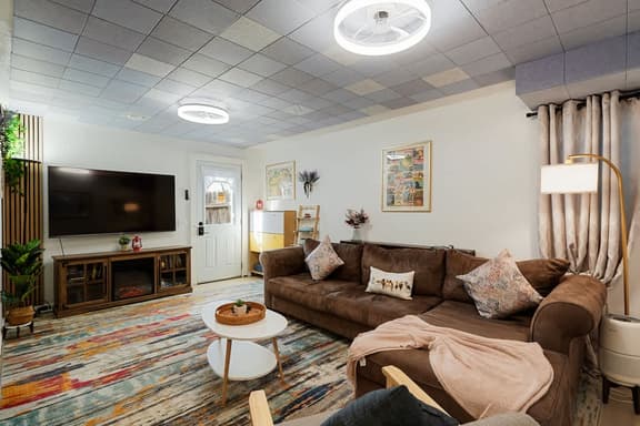Beach Block 2BR Retreat w/ Palm Courtyard • Walk to Ocean • Near SF - Image 1