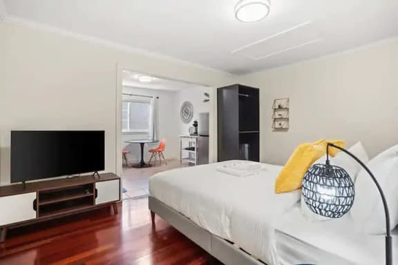 Cozy Private Studio with Full Bath near Westlake • Walk to Shops • Near SF - Image 1