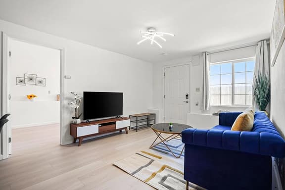 Lovely Private Quiet 2BR Retreat near Westlake • Backyard • Near SF - Image 1
