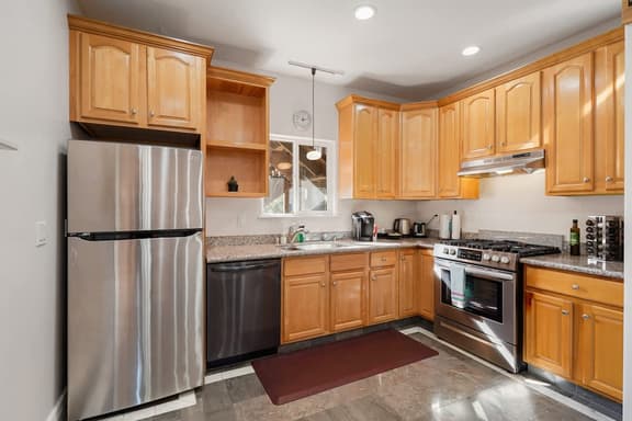 Spacious 3BR1.5 Bath 2nd Floor in San Francisco - Image 1