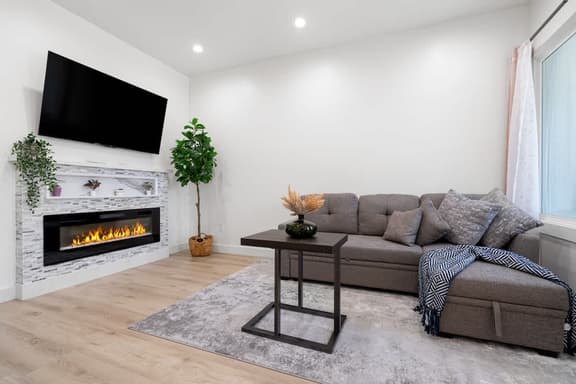 Modern 2BR/2BA w/ Parking in Excelsior Long Stays - Image 1